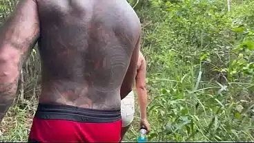 Loira Gostosa Fodida com Força na Floresta