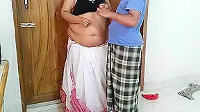 Pakistani Rich Aunty Wearing Saree Fucked By Neighbor While Cutting Nails – Hindi & Urdu Audio
