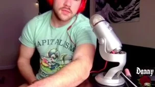 Tiktok Hottie Cums on Himself