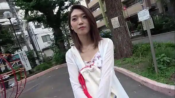 Webデザイナー21歳かなえちゃん参上！美人でスレンダーな彼女の応募理由は「最近彼氏がSEXで手抜きをするから」と前戯をサボる彼氏に腹いせでAV出演！？女を怒らすと怖いですね～(笑)じっくり前儀で責めると御機嫌になり、お返しのフェラのテクが凄いこと凄いこと男優のデカチンにマ○コ掻き回され絶頂し満足気なかなえちゃん！女心は秋の空…なのか？皆、色々考えようぜ！ https://bit.ly/3JzJsLh