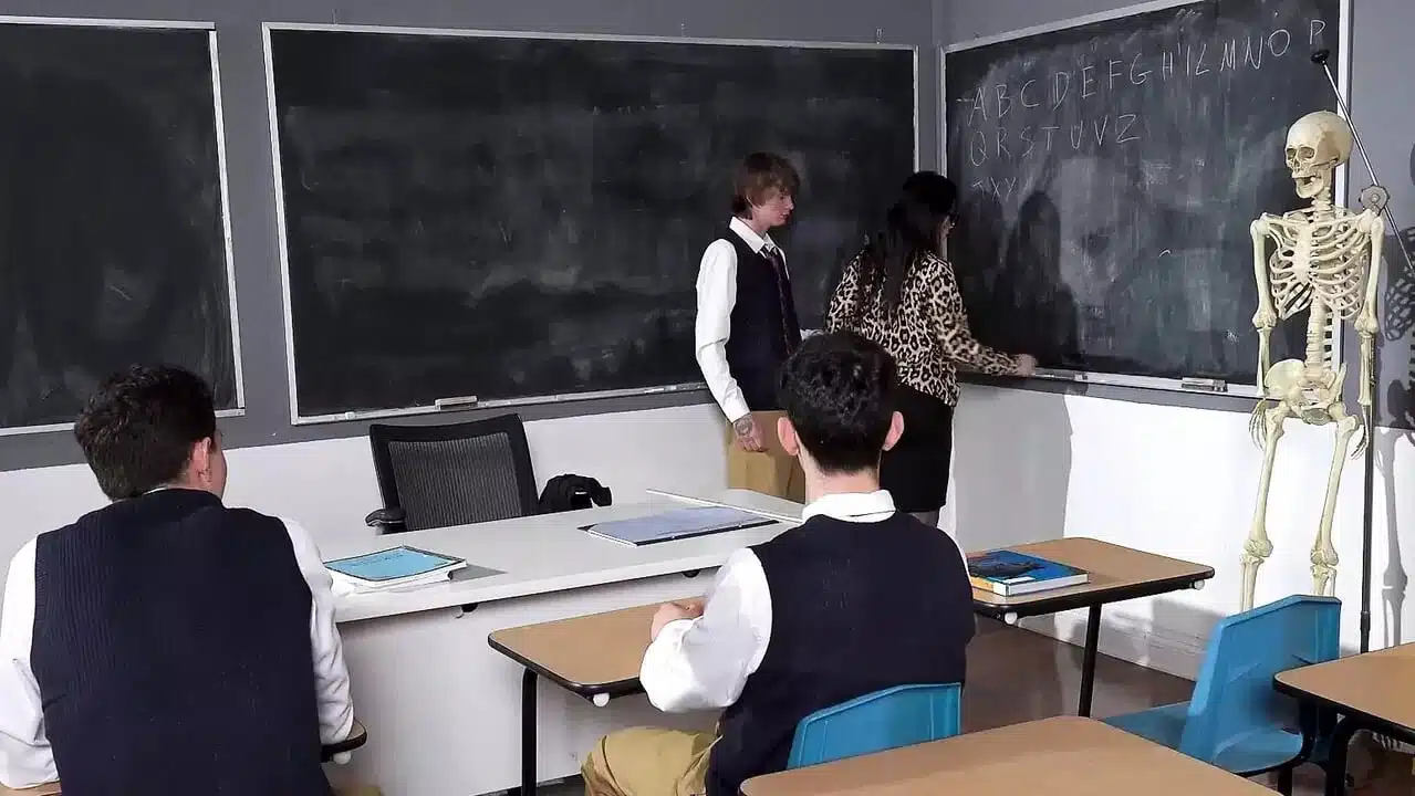 Curvy Teacher Valentina Nappi Gets Fucked By Three Students In A Classroom – FreeUse Fantasy