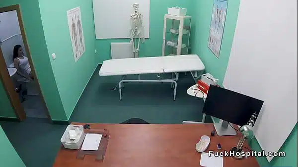 Doctor bangs spinner patient in fake hospital