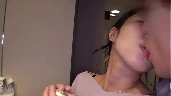 【素人ハメ撮り】彼氏と夜の営みがうまくいってないまーちゃんはスケスケエプロンつけておもちゃ責めされちゃいました