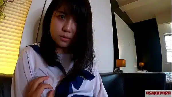 人生初潮吹き！大洪水のツルピタ 瞳の大きな可愛いぴちぴち18歳が服で2回以上のイキ祭り。ちびっこ体型貧乳ちっぱいさんスカートに正常位で中出し。個人撮影ハメ撮りオリジナルセーラー服アヘ顔アクメ会話手マンverまお6 osakaporn
