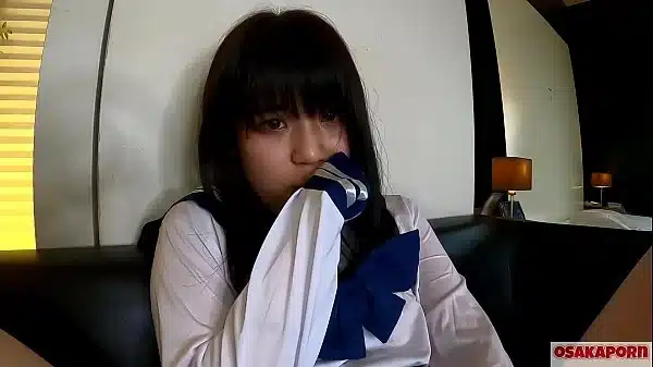 人生初潮吹き！大洪水のツルピタ瞳の大きな可愛いぴちぴち18歳が服で2回以上のイキ祭り。ちびっこ体型貧乳ちっぱいさんスカートに正常位で中出し。個人撮影ハメ撮りオリジナルセーラー服アヘ顔アクメ会話手マンデンマフェラverまお7 osakaporn