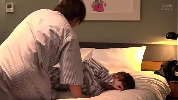 入社時から狙っていた部下の八頭身美女と出張で相部屋に。見立て通りのスレンダー美乳!感度良好でヤダヤダ&イクイク連呼、アクメ連発! https://x.gd/fYd7T
