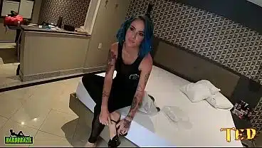 Essa novinha não perde tempo nem nos bastidores