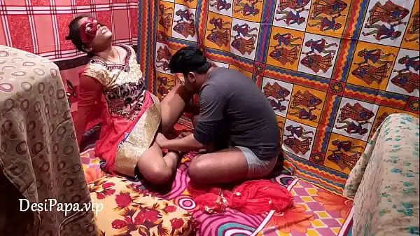 Horny Indian Aunty Fingering Pussy Showing Desperation For Hot Sex