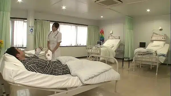 https://bit.ly/3I8JBTs　「こ～んなＨな事ゼッッタイに内緒ですよっ？」勃起したチ○コにナースが興奮！？院内を回診中にパンパンになった僕の肉棒を見てしまったナースは顔を赤らめ恥じらいながらも…【パート2】