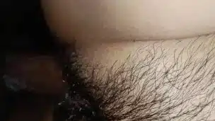 Me follo a una latina cachonda de vagina peluda, en casa de su marido.