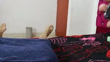 Mi hermosa hermanastra latina entra a mi cuarto con muchas ganas de follar y terminamos cogiendo – Porno en español
