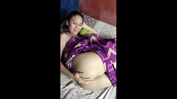 MILF MADURA SE FOLLA A SU HIJASTRO Y LE PONE LOS CUERNO A SU PADRASTRO, LE GUSTA LA POLLA GRANDE QUE SE LA METAN POR SU GRAN CULO PORNO EN ESPANOL