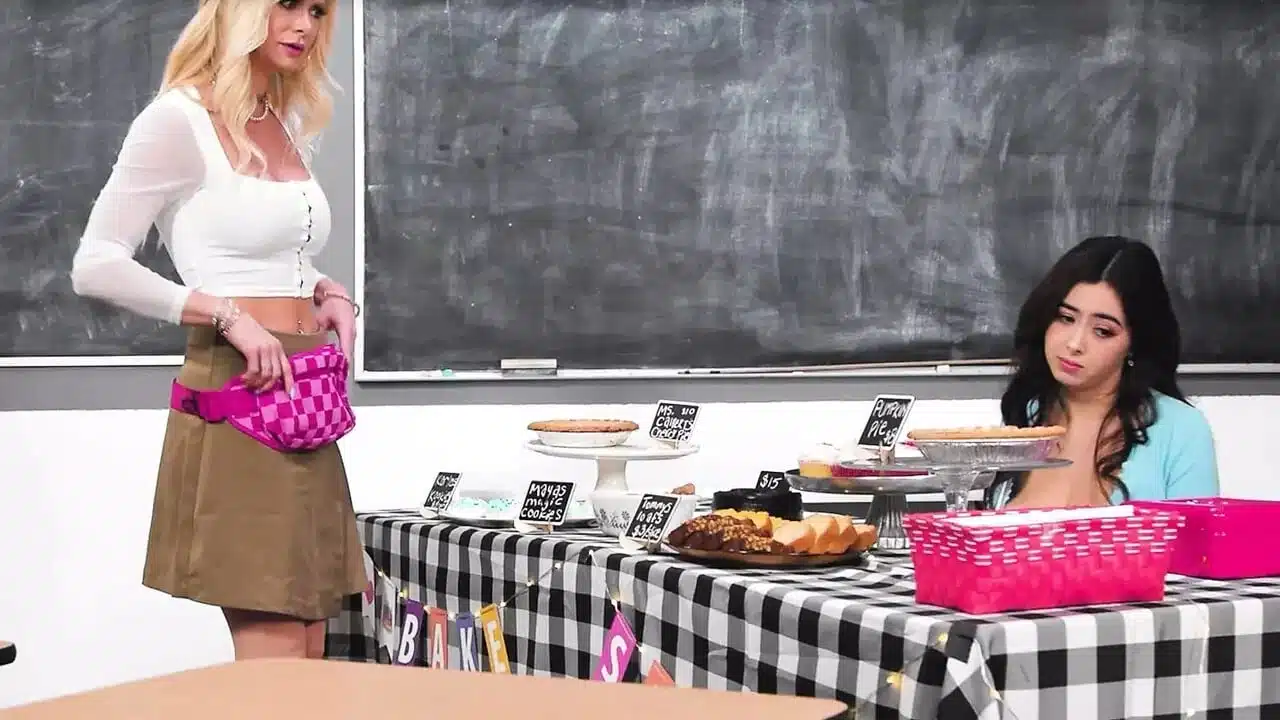 MOMMY’S GIRL – Naughty MILF Bangs Stepdaughter Chloe Surreal During College Bake Sale For More Money