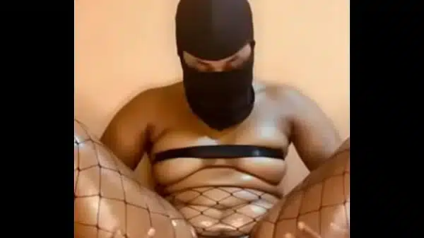 Sexy Ghanaian porn actress fucks herslf with a sex toy