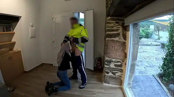 The parcel delivery man comes to bring me a package and I give him a surprise blowjob, it’s the first time they’ve done it to him, he was very surprised
