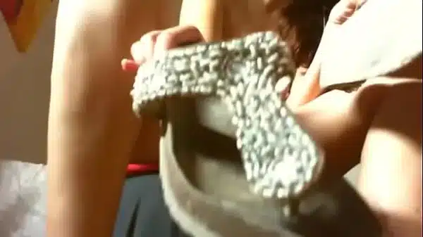 Vuoi masturbarti guardando i miei piedi? Ti aspetto allora