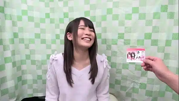池袋のゲーセンでお友達のあかねちゃんとエロプリを撮っていた、ちひろちゃん(20)。ノリノリな友達に強引に誘われてちょっと困惑気味!?だけど、こういう子ほどドスケベに違いない。という事で友達とは個別で調査。
